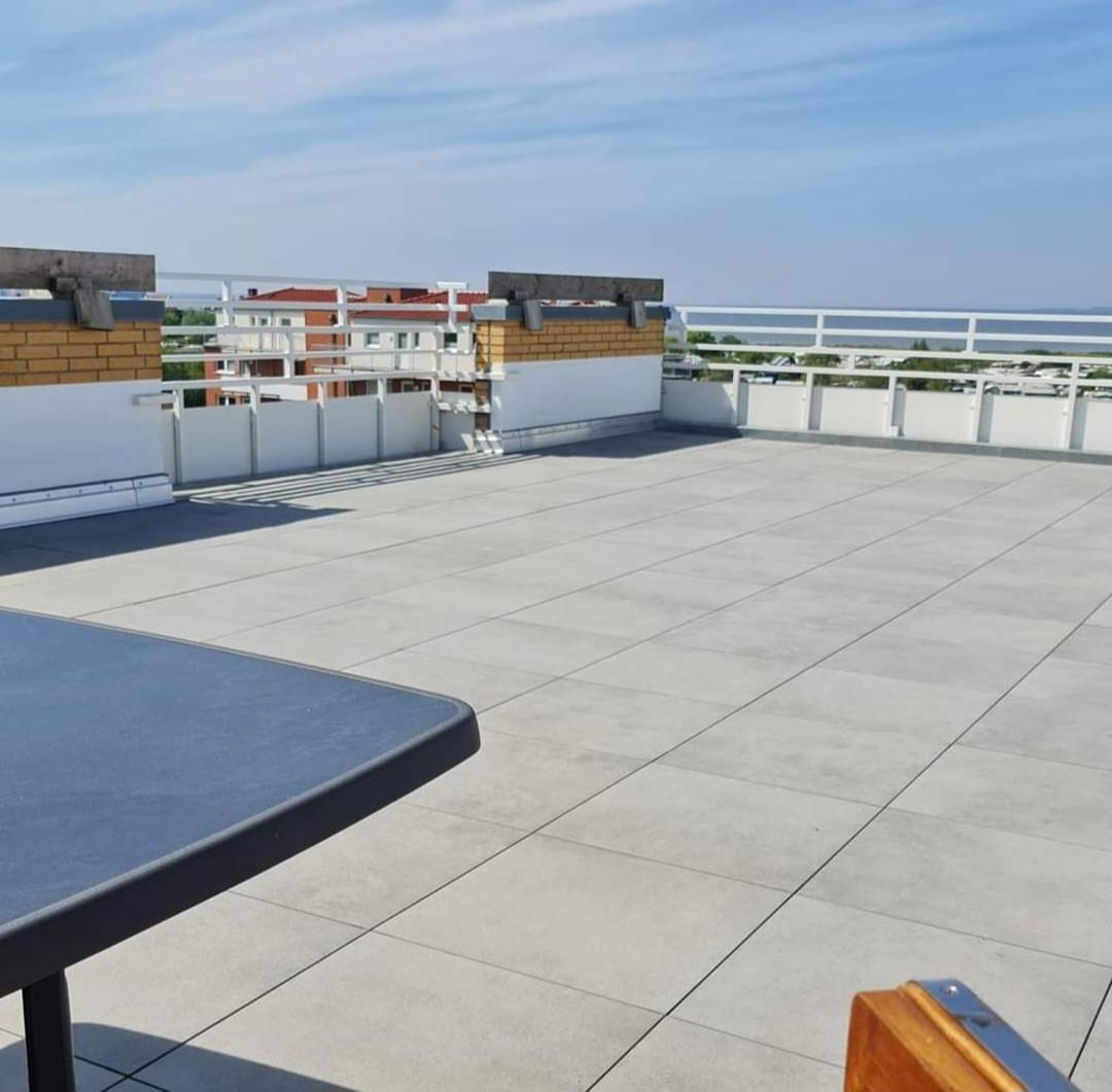 Strandloft Cuxhaven Im Haus Frauenpreiss Sahlenburg - Strandnah - 2 Hunde Willkommen -Schwimmbad - Sauna - Direkt Am Wald - Dachterrasse Mit Blick Nach Neuwerk 외부 사진